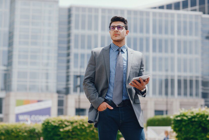 businessman-summer-city_1157-16315